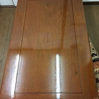 長年ご愛用の座卓をなんとか綺麗にできないか・・・との事で復元塗装を実施しました。